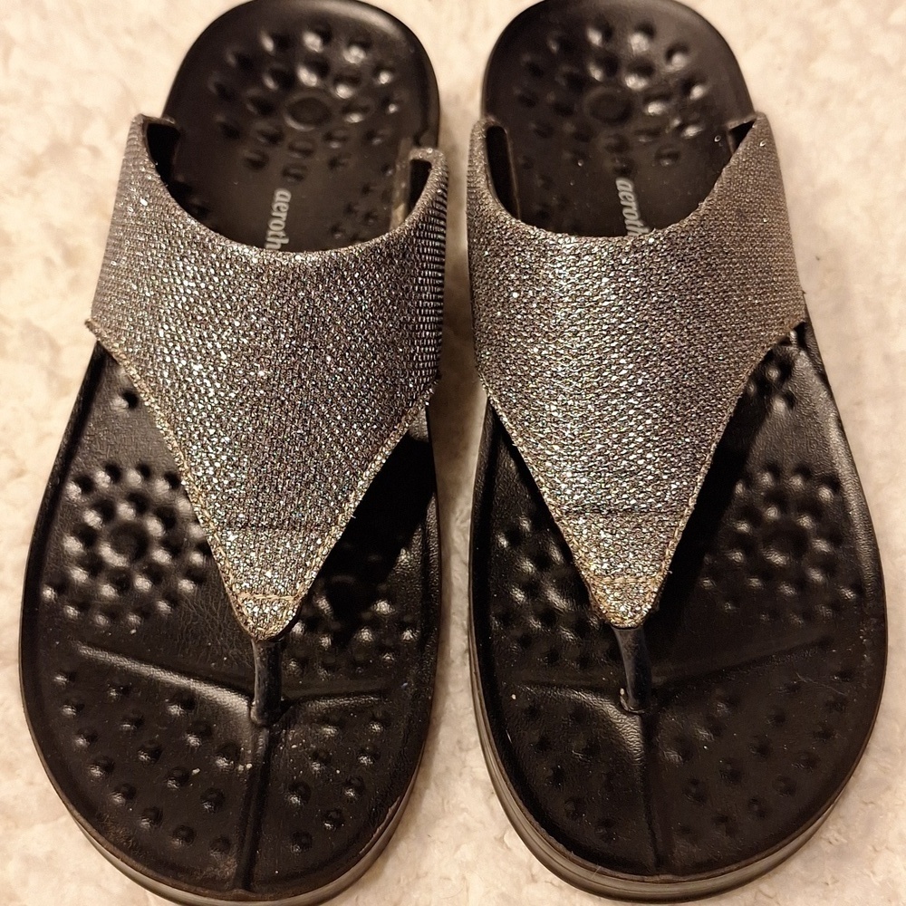 Womens Aerothotic slip on sandals size 9
